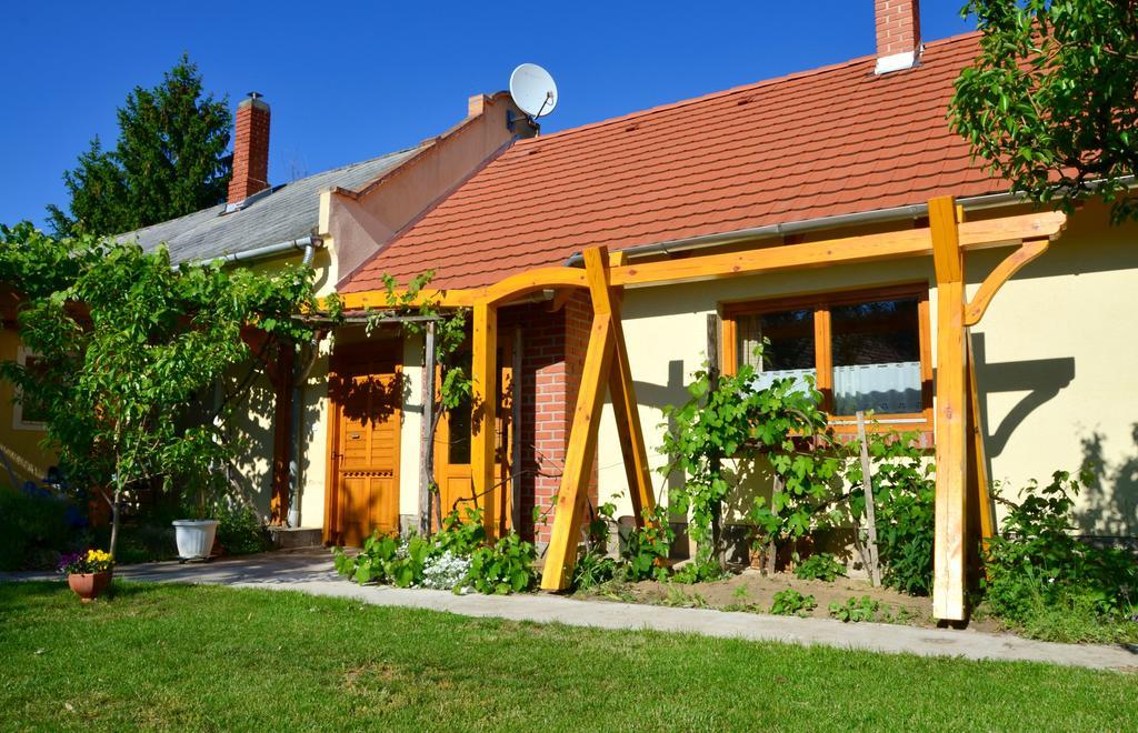 Nohab Apartman Badacsonytordemic Exterior photo